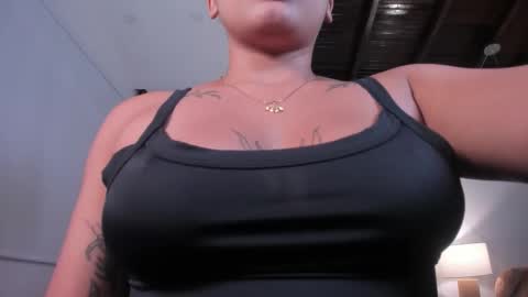 Snapshot of momo_ayasse chatting on November 2025 10:03:02 PM Momo online show from November 2025 10:03:02 PM