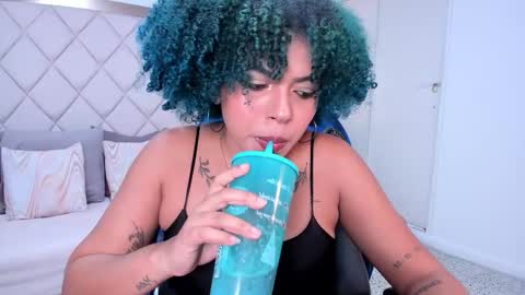 Snapshot of momo_ayasse chatting on November 2025 09:48:02 PM Momo online show from November 2025 09:48:02 PM