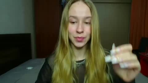 Mona online show from September 2025 03:45:01 PM