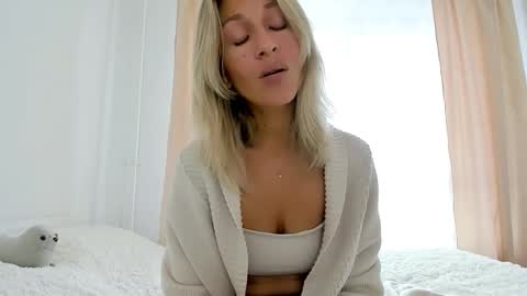 Mona online show from September 2025 07:19:01 AM