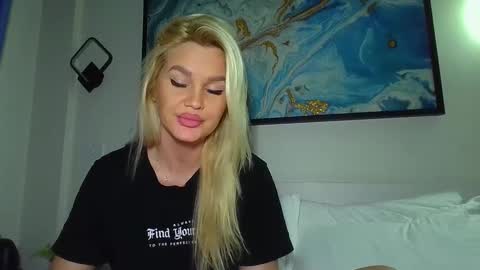 Snapshot of moni_ chatting on December 2024 04:56:01 AM Monica online show from December 2024 04:56:01 AM