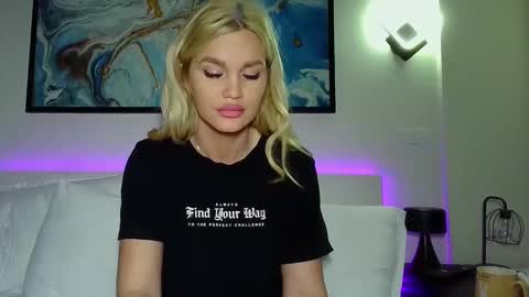 Snapshot of moni_ chatting on February 2025 04:51:02 AM Monica online show from February 2025 04:51:02 AM