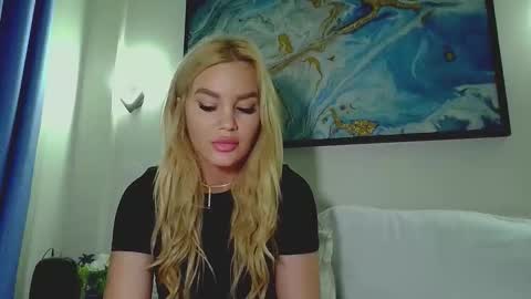 Snapshot of moni_ chatting on October 2025 04:11:01 AM Monica online show from October 2025 04:11:01 AM