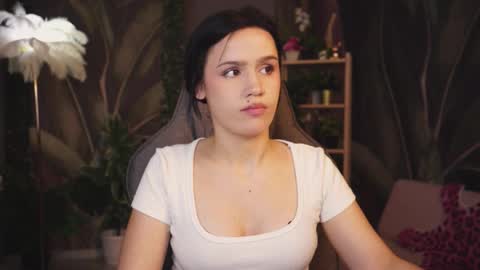 monica online show from May 2026 01:02:04 AM
