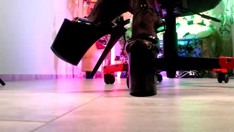 Monika online show from October 2025 01:31:02 PM