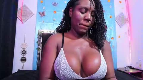 Snapshot of monicaroux chatting on February 2026 01:32:02 PM online show from February 2026 01:32:02 PM