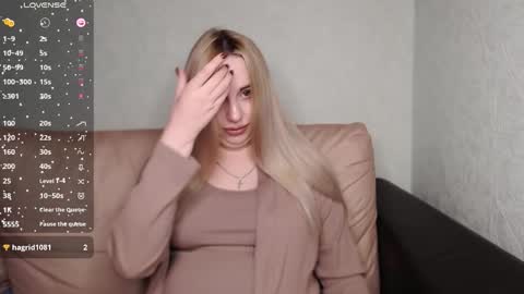 Monika online show from October 2025 01:45:02 PM