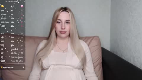 Monika online show from November 2025 01:32:02 PM