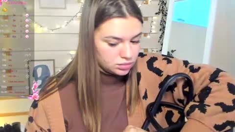 Monika online show from November 2025 02:28:02 PM