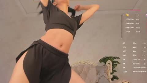 Katrin online show from November 2025 03:47:01 PM