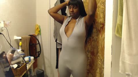 Snapshot of moniquemiles chatting on February 2025 10:07:02 AM Monique Miles online show from February 2025 10:07:02 AM