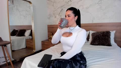 Monique  online show from February 2025 09:05:02 PM