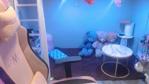 Snapshot of monstercockselfsuck chatting on November 2025 01:49:01 AM ELYSE A SIMPLE GIRL online show from November 2025 01:49:01 AM