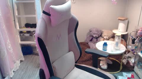 Snapshot of monstercockselfsuck chatting on November 2025 10:37:02 AM ELYSE A SIMPLE GIRL online show from November 2025 10:37:02 AM