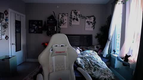 Lydia Mooney online show from February 2025 12:08:01 AM