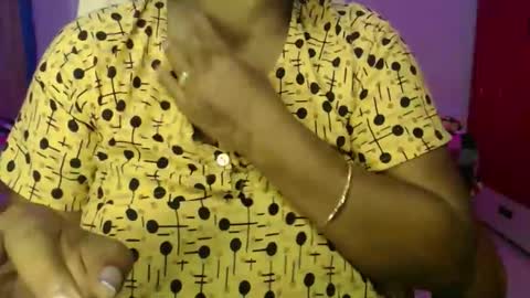 Snapshot of moody_maya chatting on November 2025 05:20:01 AM Maya online show from November 2025 05:20:01 AM