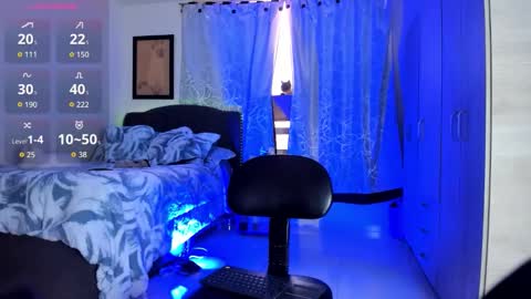 moollly_ online show from October 2025 02:18:02 PM