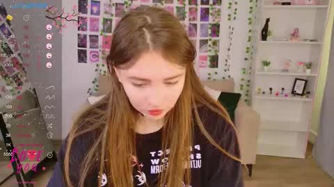 Snapshot of moon__bunny chatting on March 2026 01:06:02 PM Moon Bunny online show from March 2026 01:06:02 PM