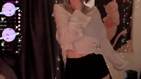 Snapshot of moon__girl chatting on February 2026 07:44:02 PM Roxy online show from February 2026 07:44:02 PM