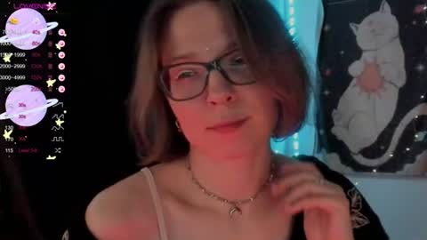 Snapshot of moon__girl chatting on June 2026 07:05:01 PM Roxy online show from June 2026 07:05:01 PM