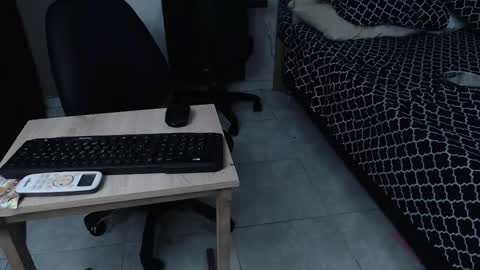 moon_and_fire_ online show from December 2025 02:08:02 AM