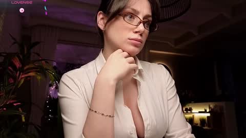 Luna  online show from December 2024 12:06:01 PM