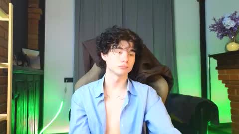 Snapshot of moon_gloww chatting on February 2026 10:14:02 AM moon_gloww online show from February 2026 10:14:02 AM