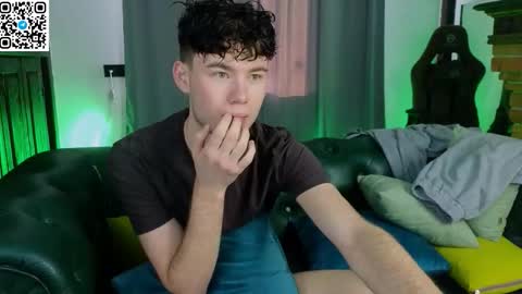 Snapshot of moon_gloww chatting on March 2026 03:52:02 AM moon_gloww online show from March 2026 03:52:02 AM