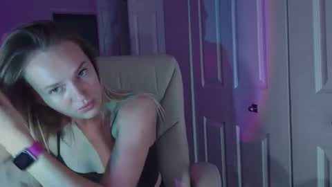 Snapshot of moon_light_girl chatting on July 2026 01:13:01 AM moon_light_girl online show from July 2026 01:13:01 AM