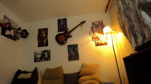 Luna online show from February 2025 11:19:02 PM