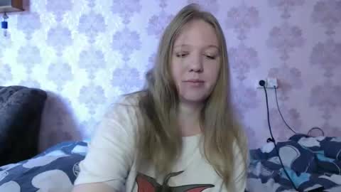Snapshot of moon_linght000 chatting on June 2026 05:35:02 AM moon_linght000 online show from June 2026 05:35:02 AM