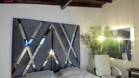 Luna  online show from November 2025 11:01:02 AM