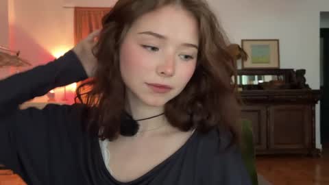 Snapshot of moonfaced_ chatting on May 2026 02:33:01 PM Ann online show from May 2026 02:33:01 PM