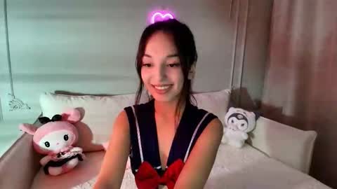 Mia online show from November 2025 01:04:01 PM