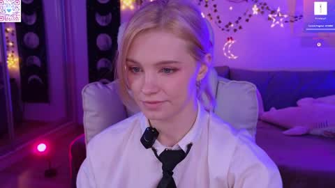 Snapshot of moonlight_mia chatting on April 2026 07:22:01 PM Mia online show from April 2026 07:22:01 PM