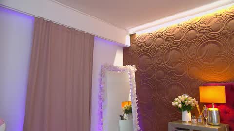 moonligt_iris online show from October 2025 06:00:01 AM