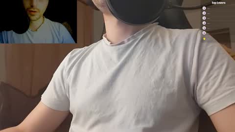 Snapshot of moonsire chatting on January 2025 06:32:02 PM Moonsire online show from January 2025 06:32:02 PM