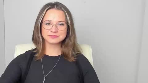 Susanna online show from November 2025 12:18:01 PM