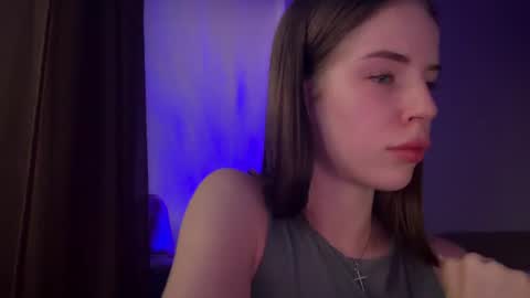 Snapshot of moonveil_ chatting on June 2026 06:14:01 PM Sofia online show from June 2026 06:14:01 PM