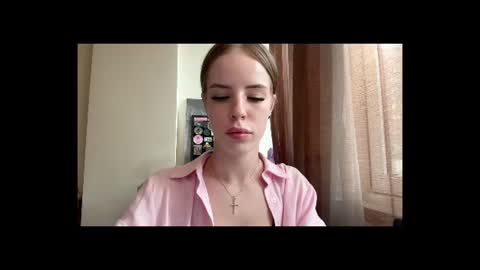 Snapshot of moonveil_ chatting on June 2026 03:46:02 PM Sofia online show from June 2026 03:46:02 PM