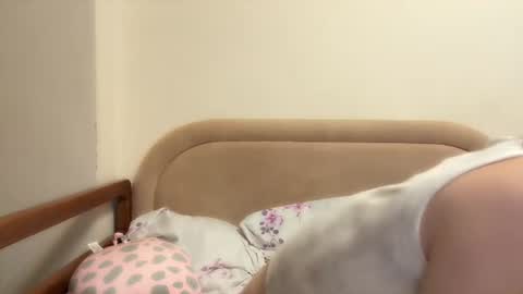 Snapshot of moonveil_ chatting on July 2026 08:00:02 PM Sofia online show from July 2026 08:00:02 PM