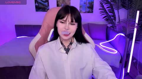 Morana online show from October 2025 02:01:02 AM