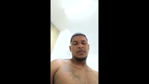 Snapshot of morenoman25 chatting on April 2026 04:46:01 AM Carlos online show from April 2026 04:46:01 AM
