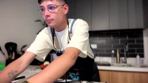   online show from September 2025 12:44:02 AM