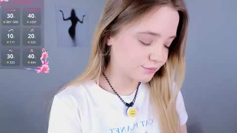 Mary3 online show from November 2025 03:22:01 PM