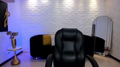 Morgan Hicks online show from November 2025 07:03:01 PM