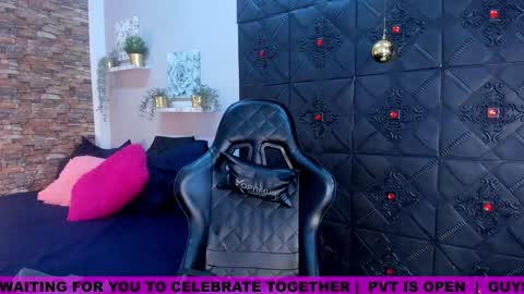 Morocha  online show from December 2024 02:35:01 AM