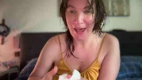 Snapshot of mossy_mommy chatting on July 2026 03:25:01 PM Mossy Mommy online show from July 2026 03:25:01 PM