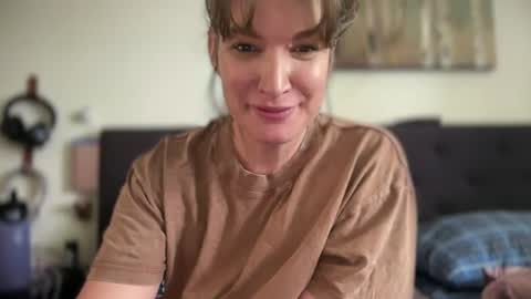 Snapshot of mossy_mommy chatting on August 2026 06:10:01 PM Mossy Mommy online show from August 2026 06:10:01 PM