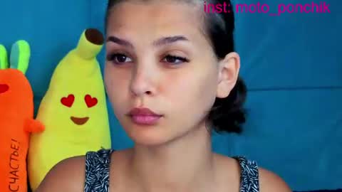 Snapshot of moto_ponchik chatting on June 2026 07:01:02 AM Kris online show from June 2026 07:01:02 AM